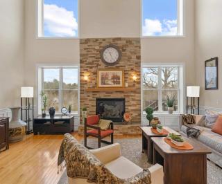 The Ann Arbor Estate - 5BR Home with Theater & Deck - Ann Arbor - 7