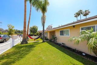 Fully Remodeled Cheerful 4-Bedroom Close to Beach! - Huntington Beach - 9