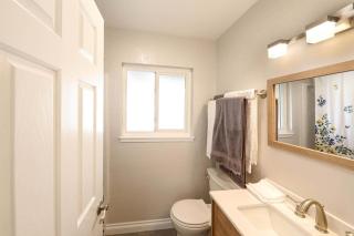 Fully Remodeled Cheerful 4-Bedroom Close to Beach! - Huntington Beach - 2
