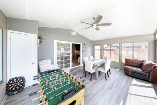 Fully Remodeled Cheerful 4-Bedroom Close to Beach! - Huntington Beach - 1
