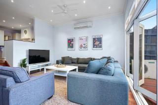 Bowen Street Family Retreat with Pool - 8