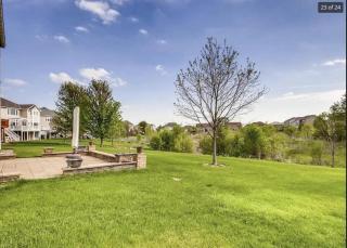Charming 3-bedroom 1 bath basement nook with backyard view and gazebo - Cottage Grove - 9