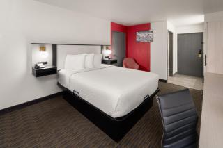 SYLO Hotel Denver Airport, a Ramada by Wyndham - 9