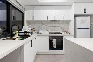 Premium Modern Homestay-Walk to Curtin University - Perth - 3