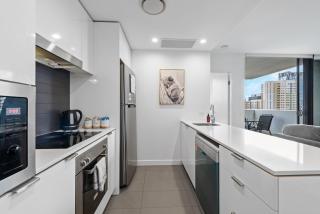 Central Apt Close to Hospital with Pool and Car Park! - 3