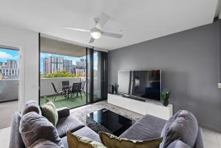 Central Apt Close to Hospital with Pool and Car Park! - Brisbane - 0