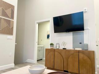 Central 2BR Near Yale WiFi, Parking with Washer and Dryer - New Haven - 4