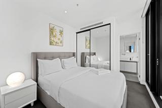 Valley Pad with City and Mountain views and Infinity Pool - Brisbane - 4