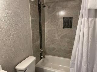 Studio Wbalcony - Near Nob Hill, Unm & Downtown - Albuquerque - 6
