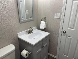 1 Bedroom Wbalcony Near Unm, Nob Hill Downtown - Albuquerque - 4