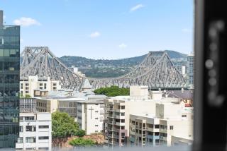 Stylish Valley Apt with Pool, Huge Gym and Study Desk! - Brisbane - 6
