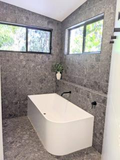 FernGully Escape | South Durras | 4 bed 3 bath - 3