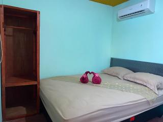 Three Ken Homestay & Cafe - Manado - 4