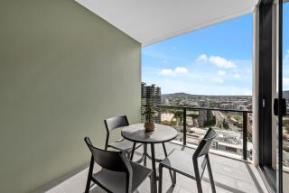 Stylish 1BR - Lv26 with Mountain Views, Pool and Park - Brisbane - 8