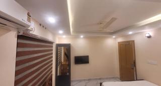 Newcastle Holidays & Resorts - Entire Property - 5 Bedrooms Kitchen Dining - Pool Coming soon - Kūmudi - 1