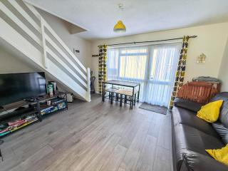 Superb Chalet Close To Hemsby Beach With A Modern Interior, Sleeps 5 Ref 18151B - Hemsby - 1
