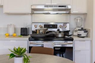 Waikiki Banyan Ocean View Oasis with Free Parking! - Honolulu - 5
