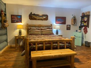 The Gold Mine Hotel - - 1