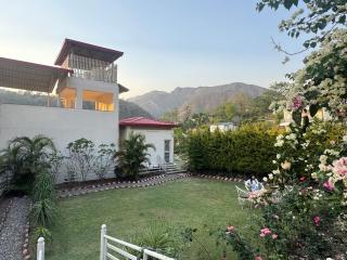 Bella Casa 3BHK LUX Villa, Gardens & Mountain Stay - Dehradun - 3