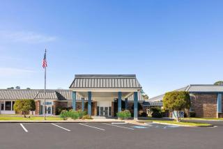 Days Inn by Wyndham Hinesville Near Fort Stewart, Newly Renovated, Free Hot Breakfast, Restaurant and Bar - Hinesville - 9