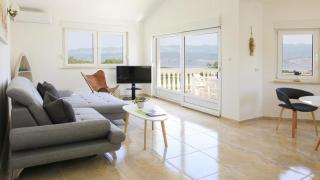 Seaview Apartment with two bedrooms and pool - 1