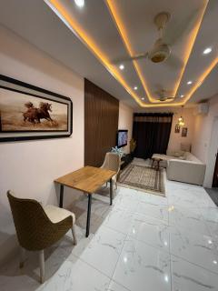 Modern Flat with Balcony - Wāh - 9
