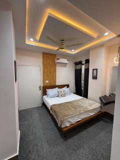 Modern Flat with Balcony - Wāh - 3