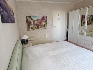 Nichtraucher-Zimmer, mit Sonnenaufgang, Kühlschrank, Ventilator und ruhiger Innenhof Obergeschoss bei Koberstein - Tutzing - 9