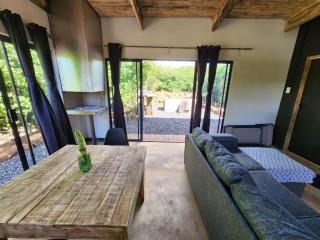Hartbeest Bush Lodge 28 - Hartbeespoort - 8