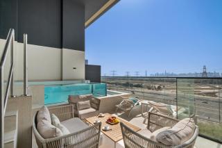 2 Bed with PRIVATE POOL on Balcony by STAY IN HOMES - Marina 14min - Self checkin - Gym - Parking - 6