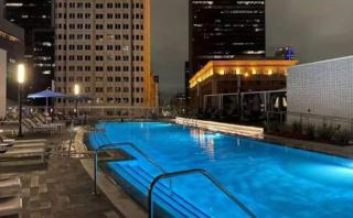 Cozy 3BR High Rise with Pool, Spa & Rooftop Views - Los Angeles - 0