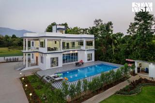 StayVista at Sky Hills with BBQ, Pool - Chinchavli - 0