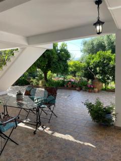 Gaia house - base for exploring - 0