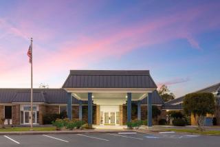 Days Inn by Wyndham Hinesville Near Fort Stewart, Newly Renovated, Free Hot Breakfast, Restaurant and Bar - Hinesville - 7
