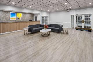 Days Inn by Wyndham Hinesville Near Fort Stewart, Newly Renovated, Free Hot Breakfast, Restaurant and Bar - Hinesville - 4