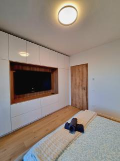 Big Balcony, Frre parking premium Apartment - Bratislava - 2