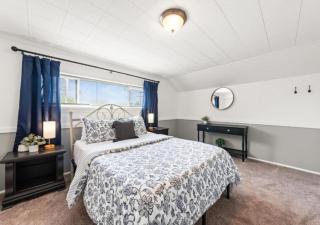 Double the Space for Large Groups Entire Duplex - 9