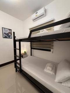 Family Friendly with 2BA&2BR , 100Mbps, Free Parking - 3