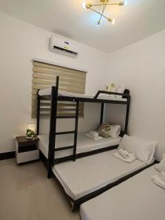 DJS Suites 10Min to SM Mall near Airport, Netflix, Fast Wifi, Hot &Cold Shower - 1