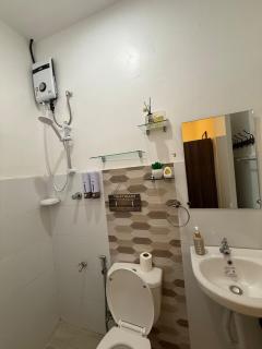 DJS TRANSIENT Home near Airport, Netflix, Fast Wifi, Hot &Cold Shower - 5