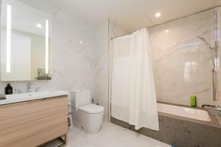 Cozy 3BR High Rise with Pool with great views - 9