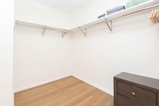 Cozy 3BR High Rise with Pool, Spa & Rooftop Views - Los Angeles - 5