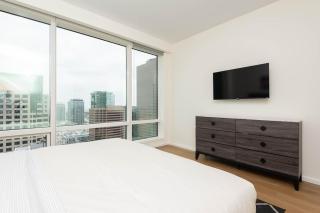 Cozy 3BR High Rise with Pool with great views - 1