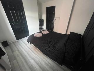 Double Room & Ensuite in Glenfield - 3