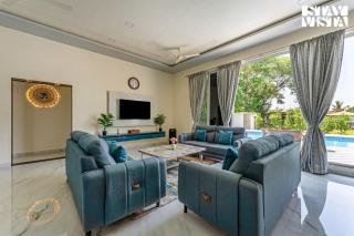 StayVista at Sky Hills with BBQ, Pool - Chinchavli - 6