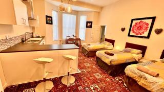 Castle Lodge Guest House 86-88 Sheil Rd L6 3AF - 8