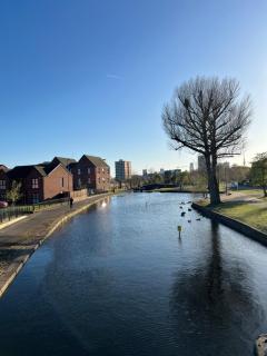 Chic Mill Apt with Canal Views - Manchester - 6