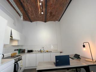 Chic Mill Apt with Canal Views - Manchester - 9