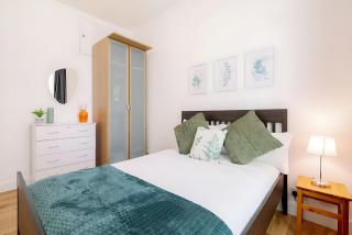 Bright, Spacious 2-bed, 5 mins from Tube, Sleeps 4 Pass the Keys - Londra - 9