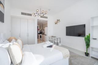 StayShort - Beautifully Furnished Studio with Skyline Views - 6